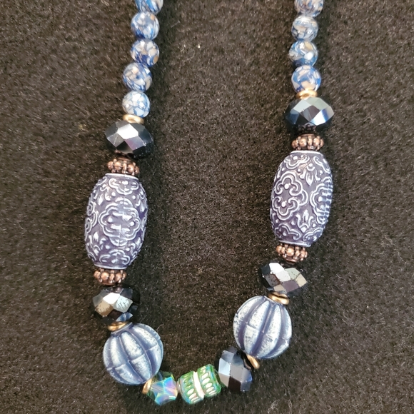 A BEAUTIFUL DENIM LOOK TO THIS SET. 2-PIECE NECKLACE & BRACELET SET. - Picture 5 of 10